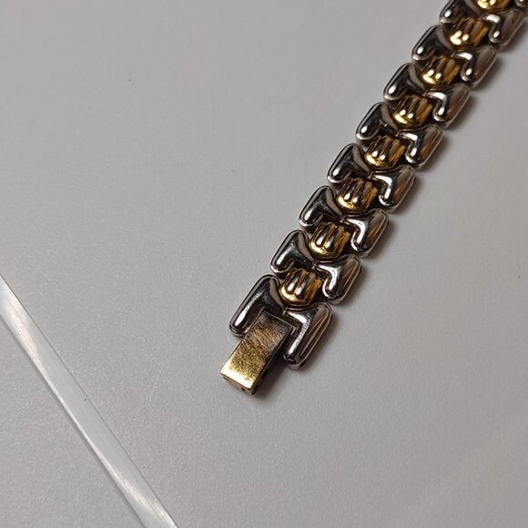 Two Tone Metal Band Timex Indiglo Watch With White Dial - Picture 6 of 14